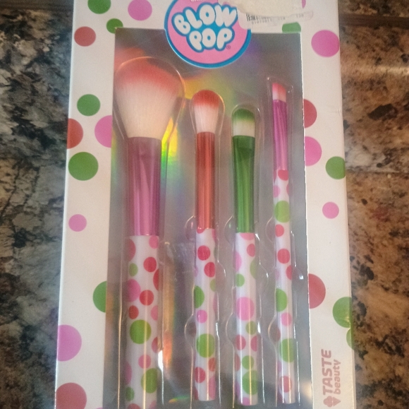 Blow Pop Makeup Brush Set with Polka Dots New - Picture 2 of 7